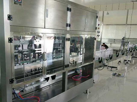 全自灌裝機(jī)節(jié)省場地人力物力-助力新零售
